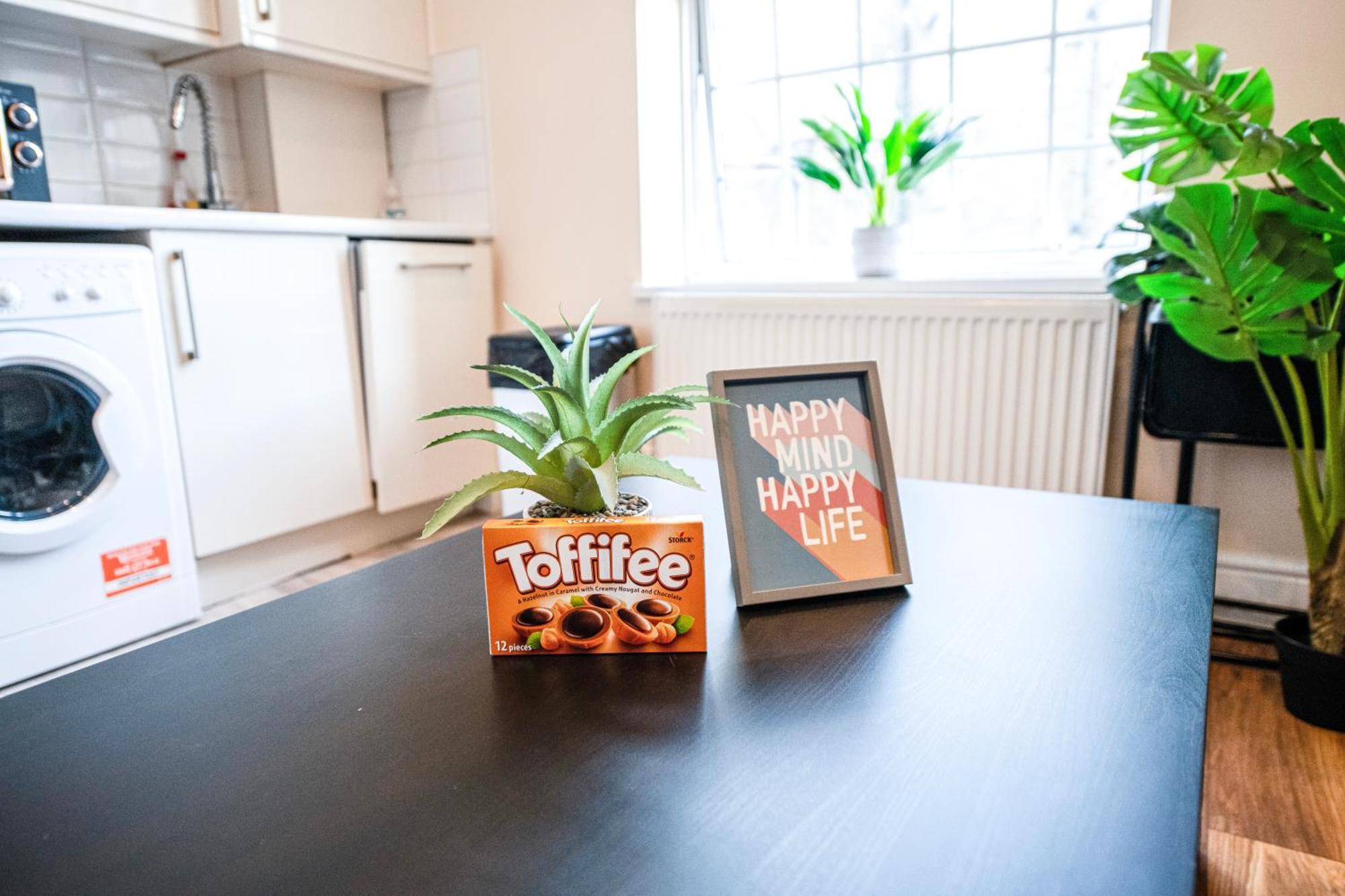 Charming 2-Bedroom Flat In Shepherd'S Bush, Near Hammersmith Londra Esterno foto