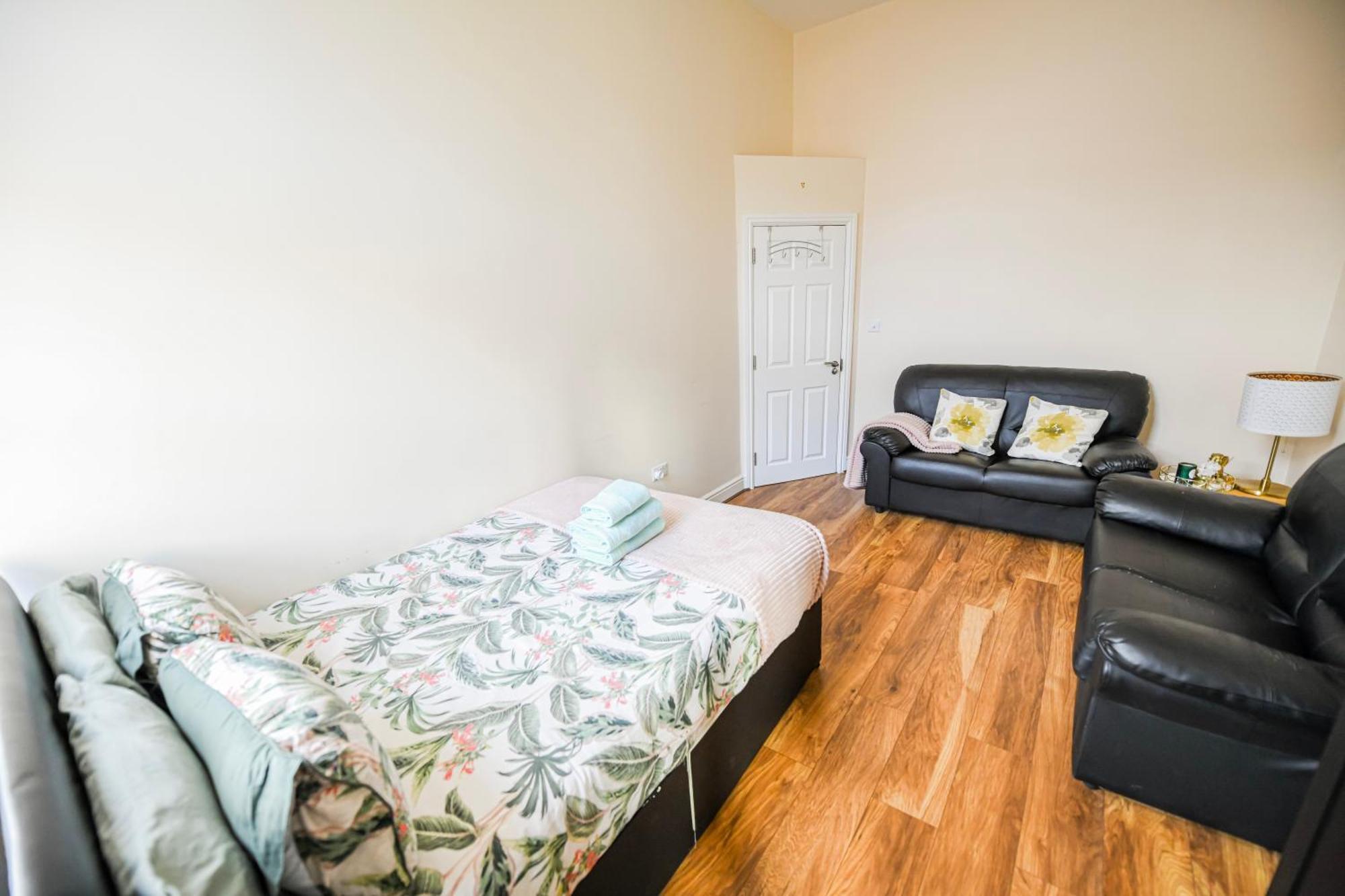 Charming 2-Bedroom Flat In Shepherd'S Bush, Near Hammersmith Londra Esterno foto